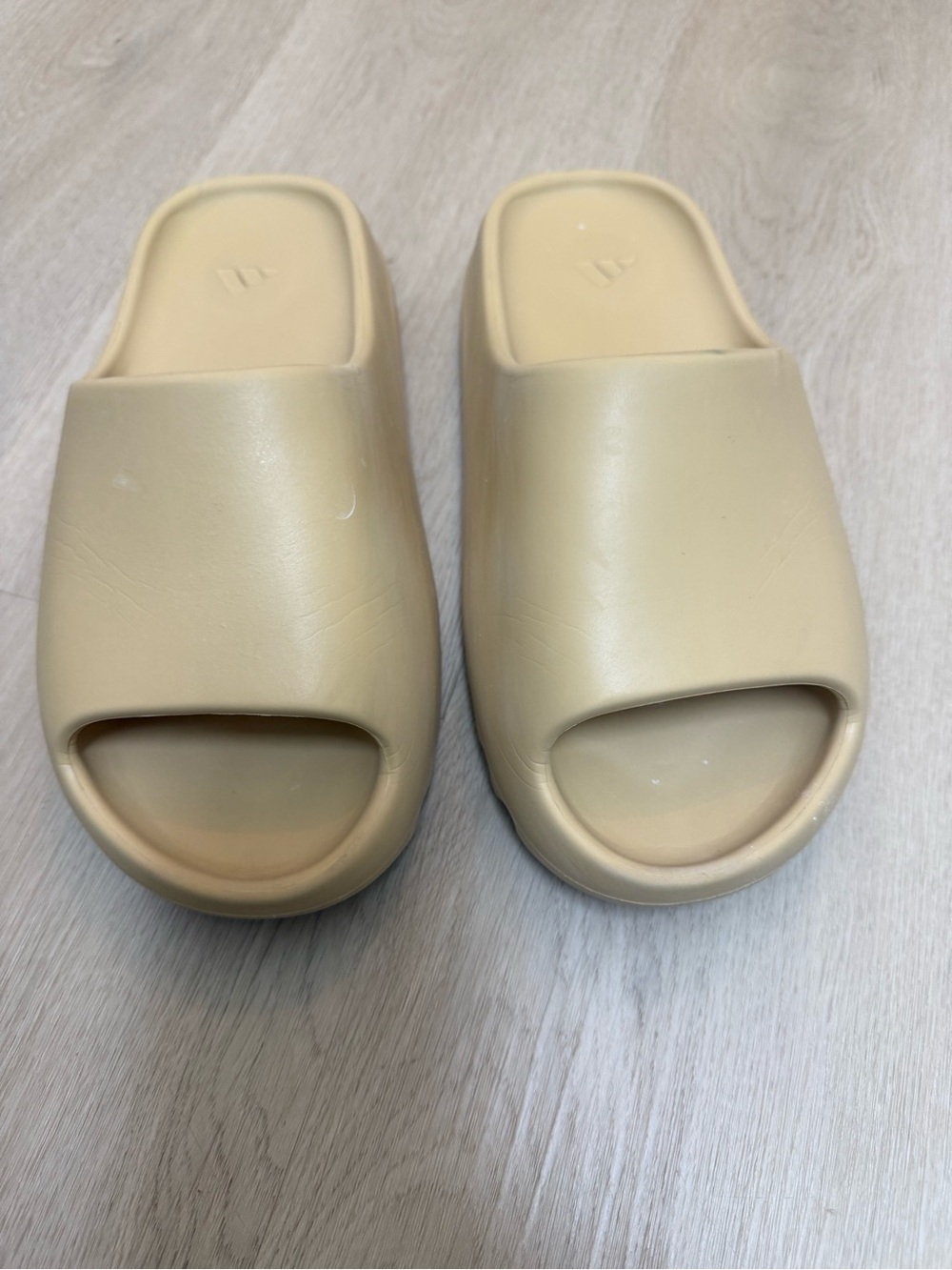 Yeezy tan sandles size 7us men/ 8.5 women